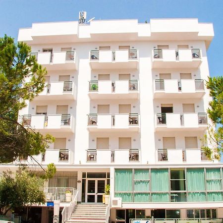 Hotel Raffaello تْشيزيناتيكو المظهر الخارجي الصورة