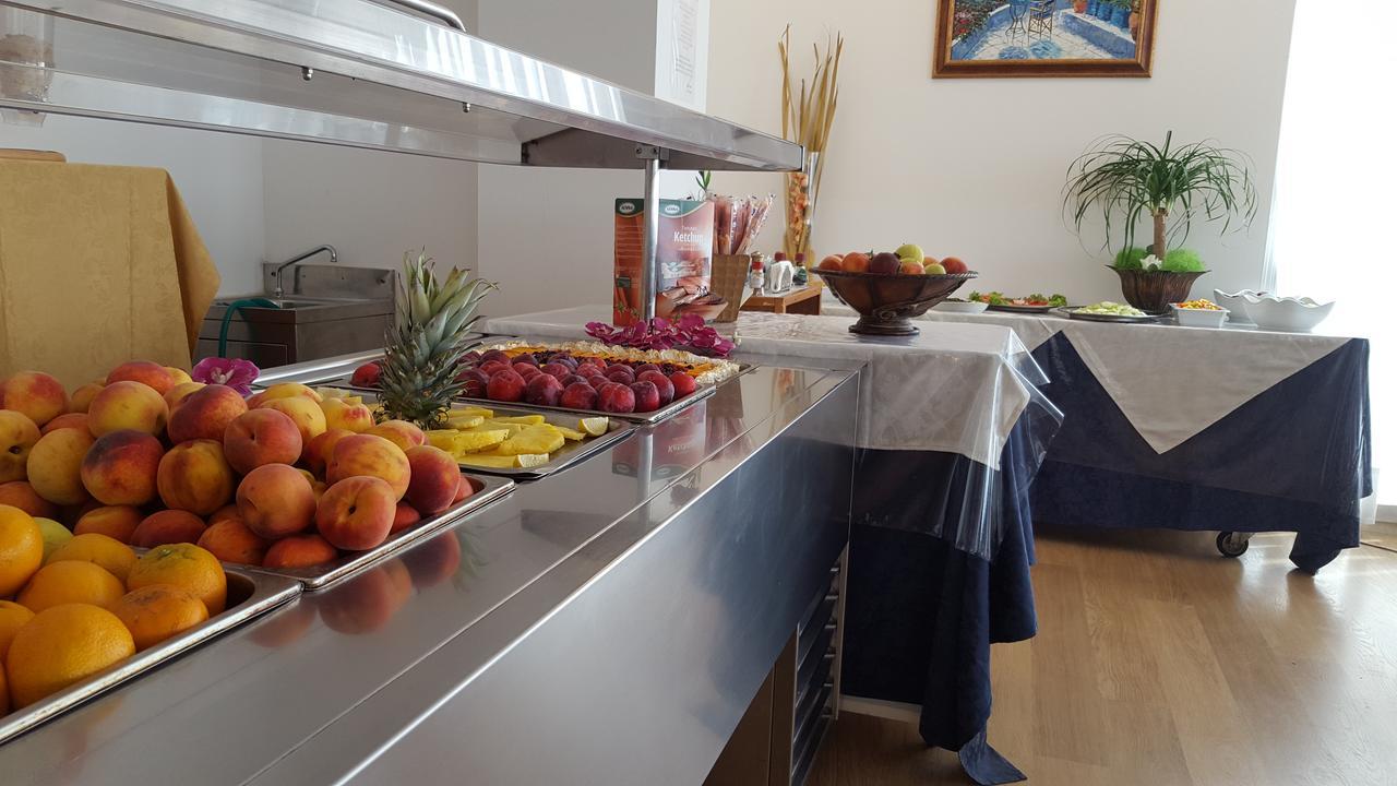 Hotel Raffaello تْشيزيناتيكو المظهر الخارجي الصورة