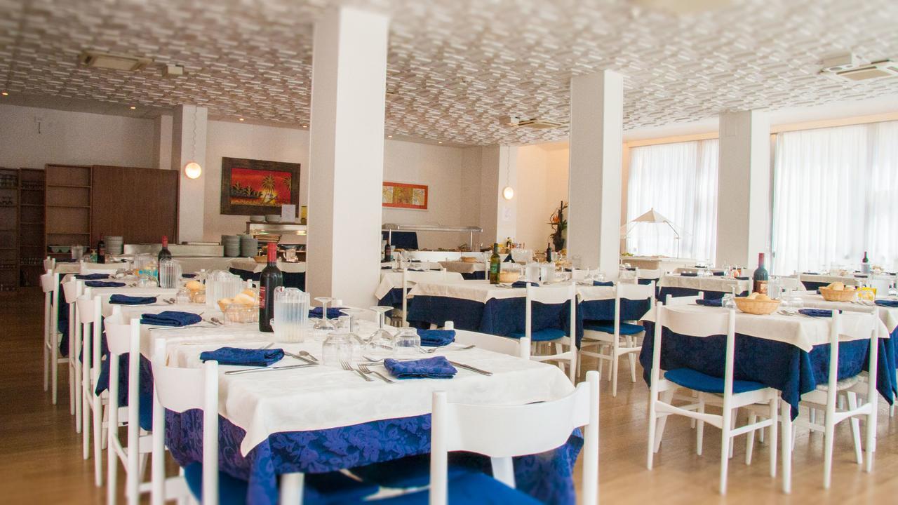 Hotel Raffaello تْشيزيناتيكو المظهر الخارجي الصورة