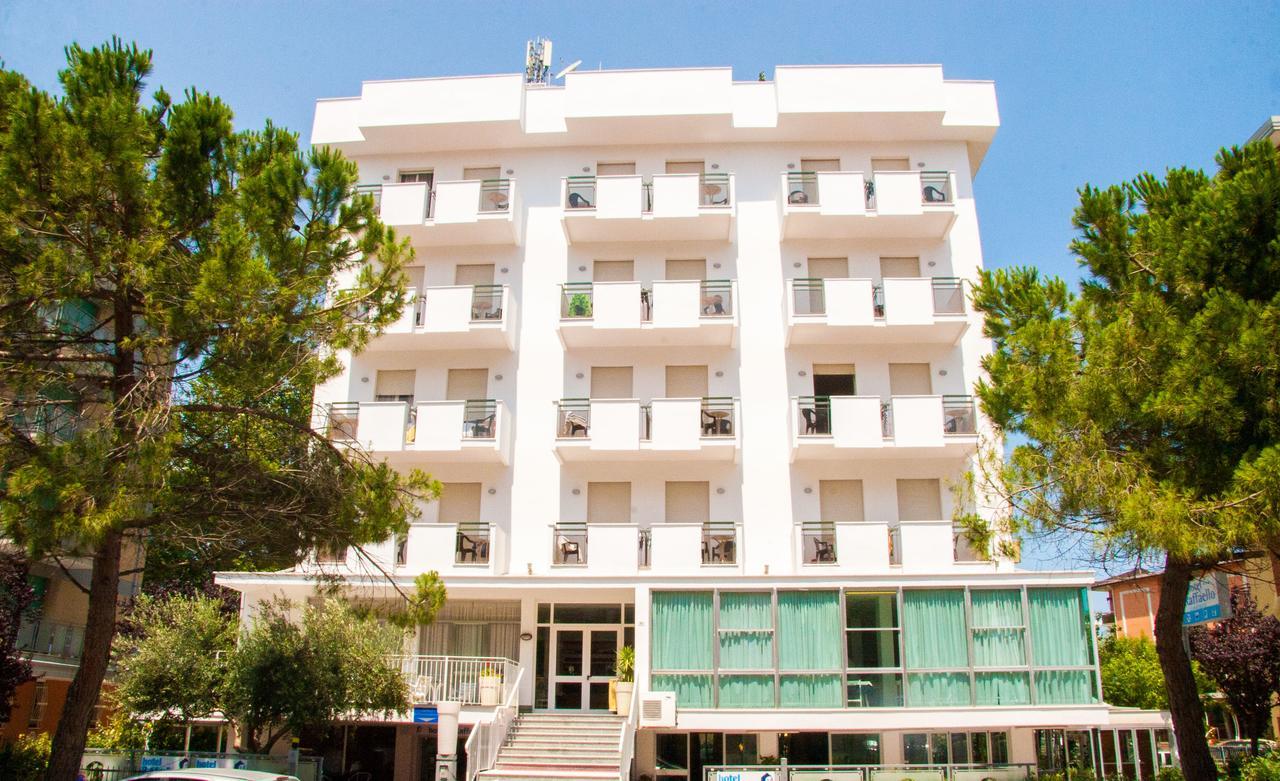 Hotel Raffaello تْشيزيناتيكو المظهر الخارجي الصورة