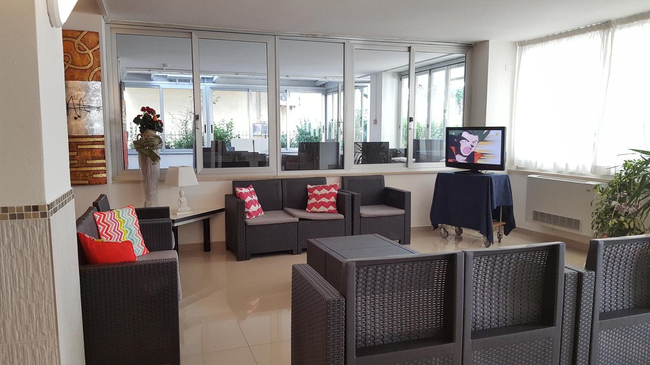 Hotel Raffaello تْشيزيناتيكو المظهر الخارجي الصورة